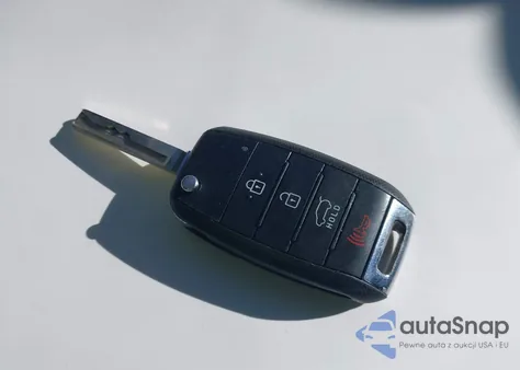 2017 Kia Sorento 3.3L Lx z USA, uszkodzony, nr VIN 5XYPG4A52HG188506